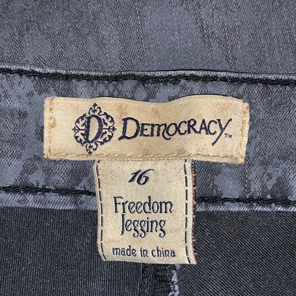 Democracy Jeans - Picture 3 of 7